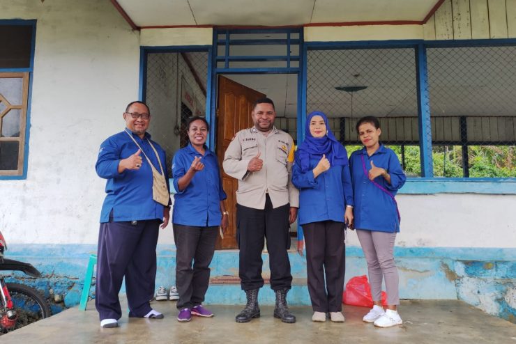 Bersama Babinsa di kampung sereh